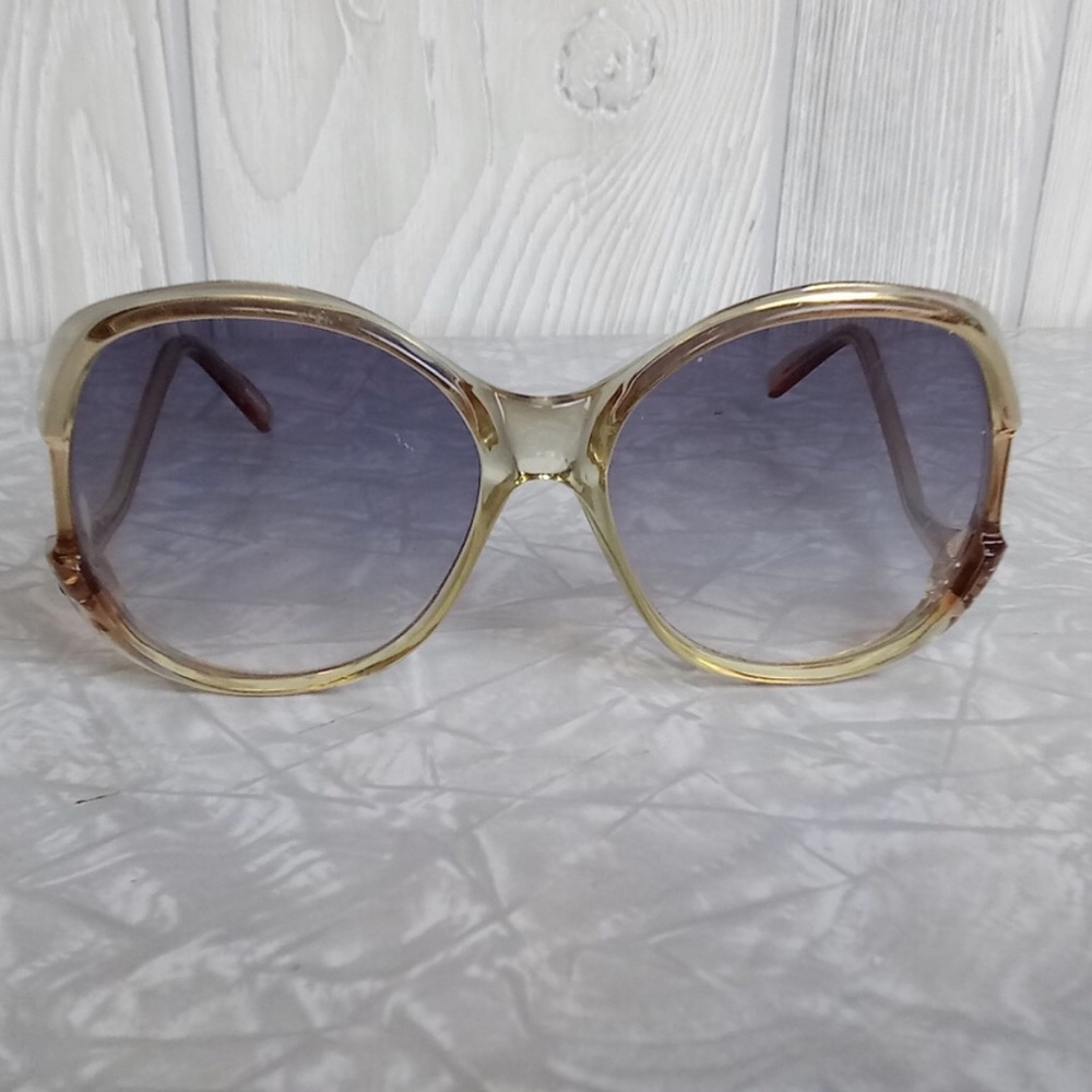 Vintage Women's Sunglasses with Blue-Gray Gradient Lenses and Pale Gold Frame - Picture 2 of 4